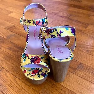NWOT Betsey Johnson Floral Heels 7.5